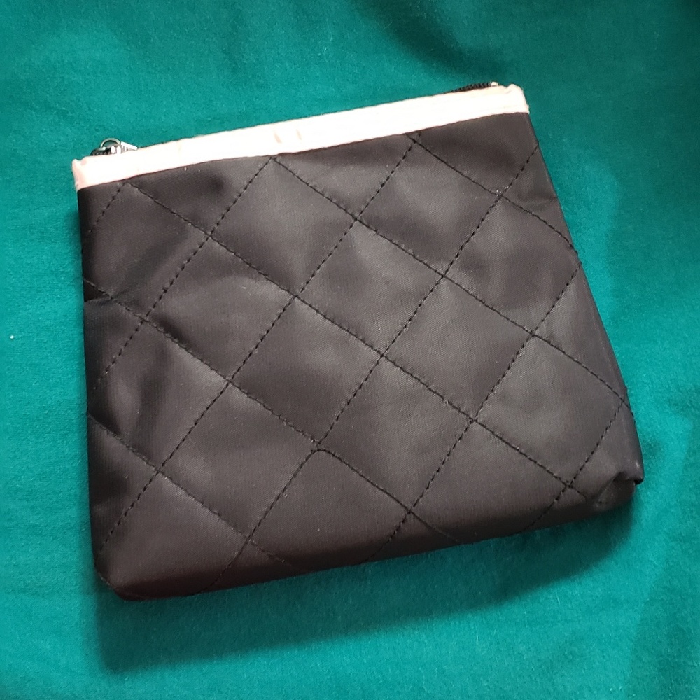 Mary Kay bundle  compact unfilled and compact bag - Picture 5 of 6
